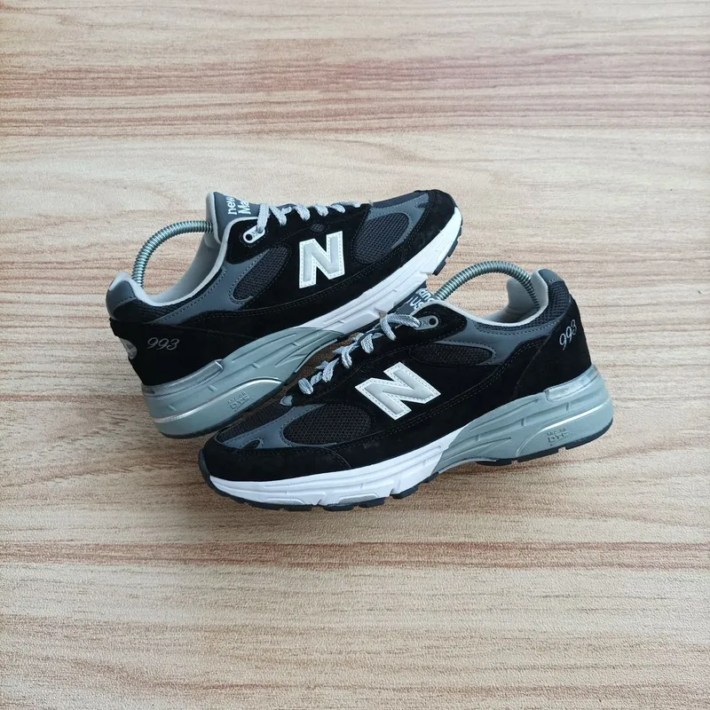 New Balance Gorpcore Indie Sneakers Pria white black photo 1