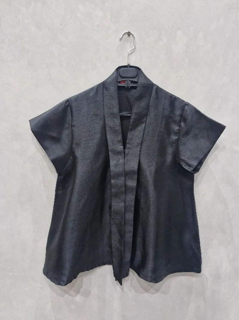 Blouse hitam pendek model kutubaru photo 1