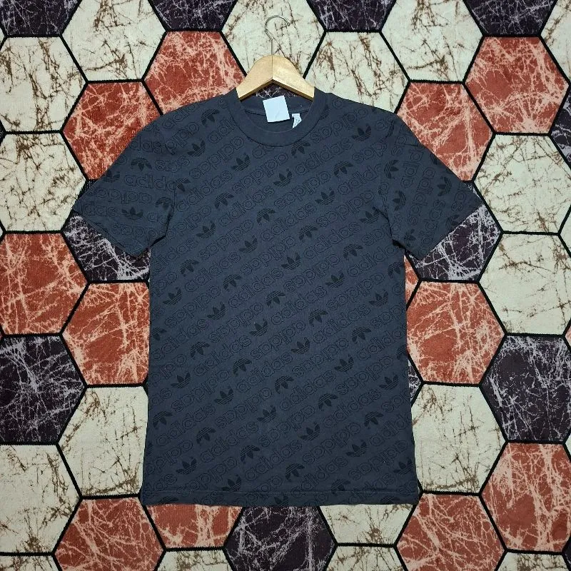 T-Shirt Adidas AOP photo 1