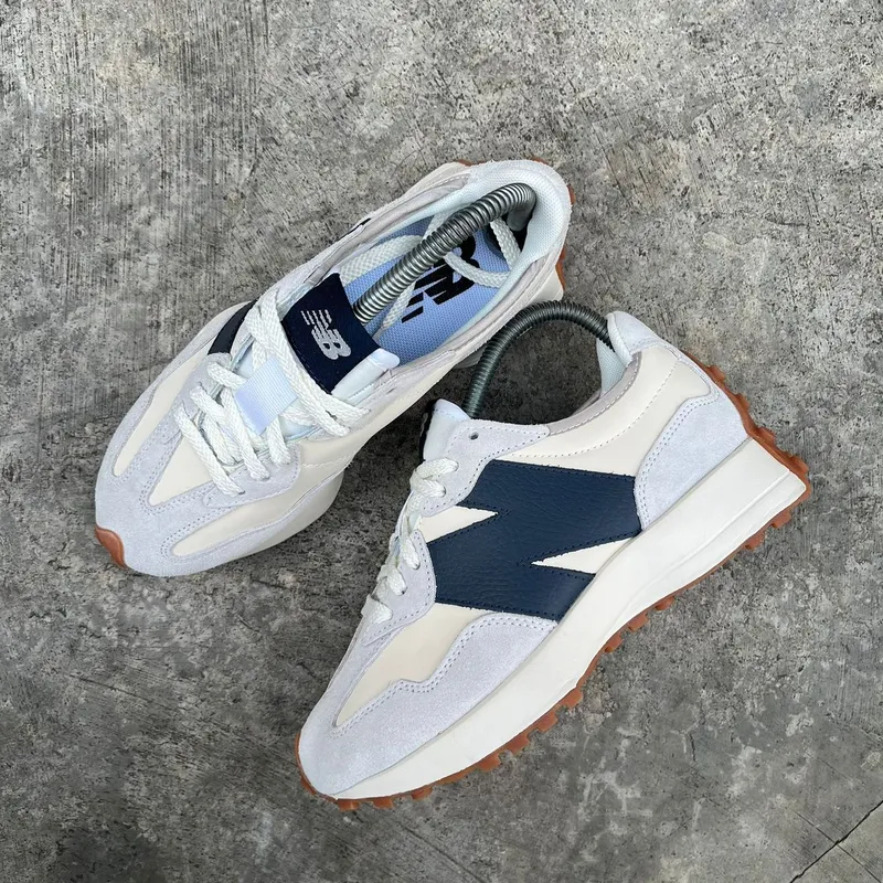 New Balance Sportswear Sneakers Wanita navy gray photo 1