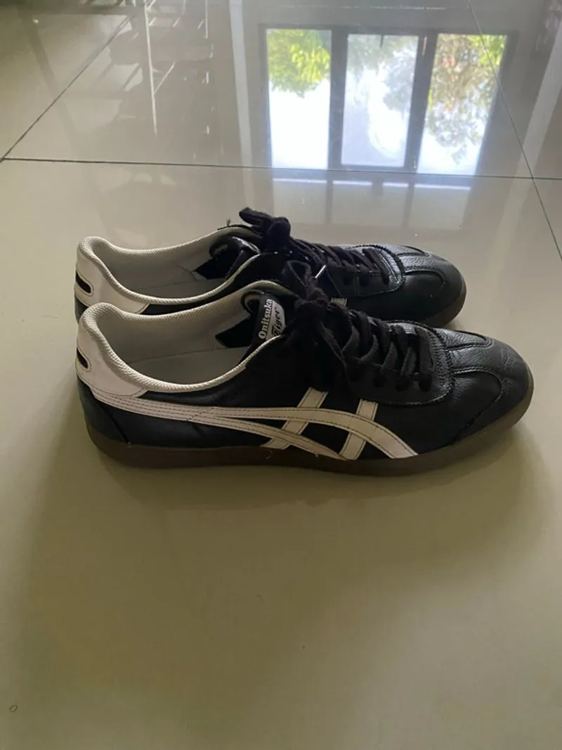 Onitsuka Tiger Tokuten Black n white photo 1
