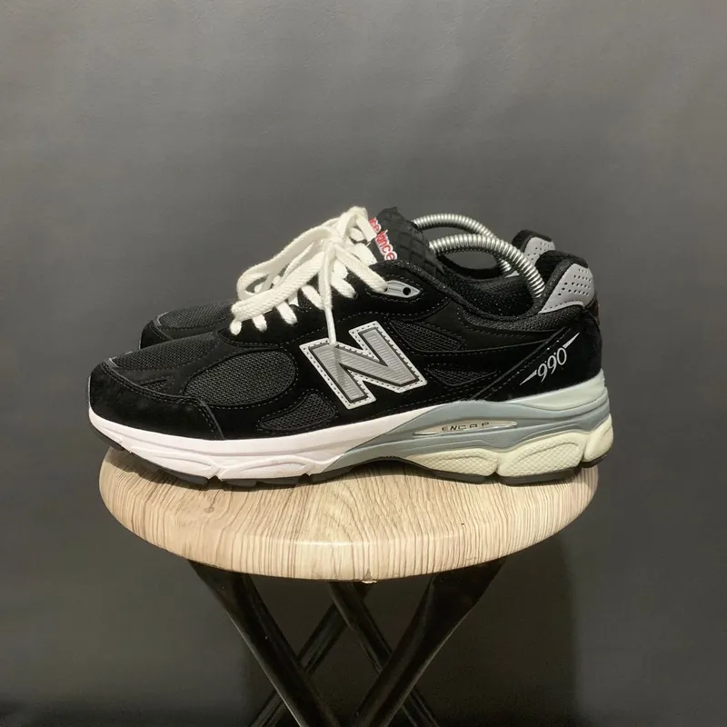 New Balance Sportswear Casual Sneakers Pria white black Preloved