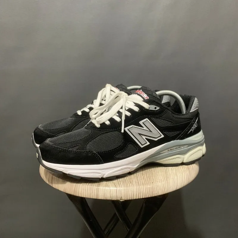 New Balance Sportswear Casual Sneakers Pria white black Preloved