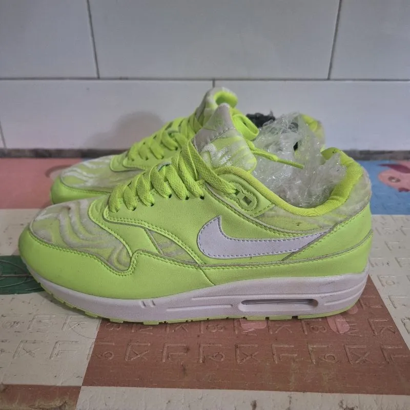 Nike  Air  Max PRM Volt Size 43 / 27,5 cm photo 1