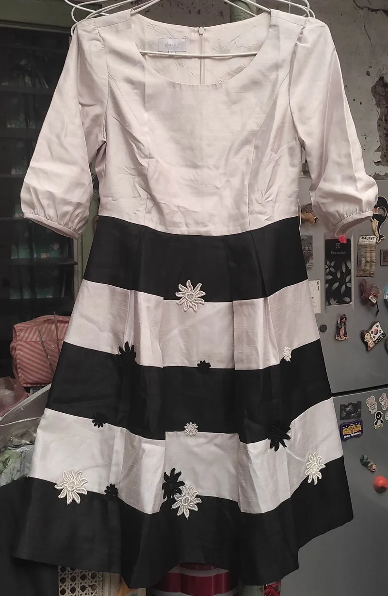 jual dress abu garis hitam merk photo 1