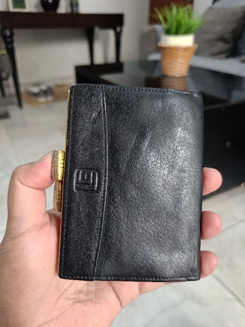 Dompet Lipat Kulit Guy Laroche Paris kondisi masih bagus photo 1
