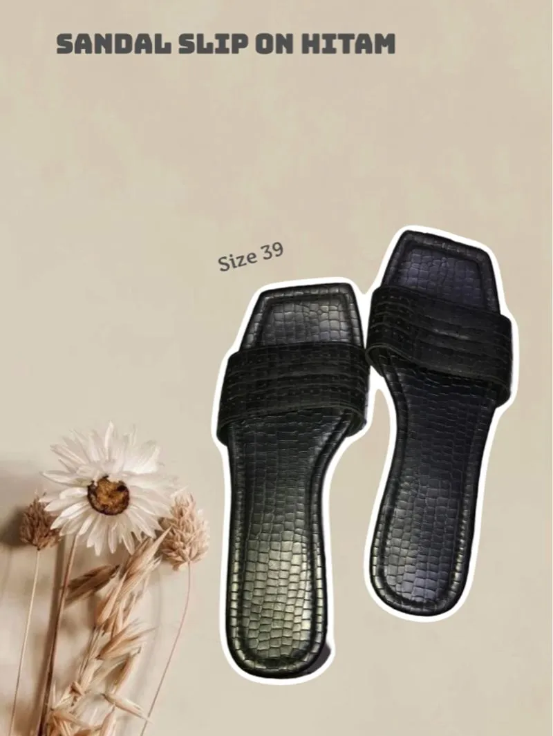 Elizabeth Slip On photo 1