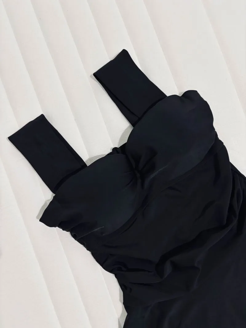 BLACK SWIMSUIT CUTE photo 1