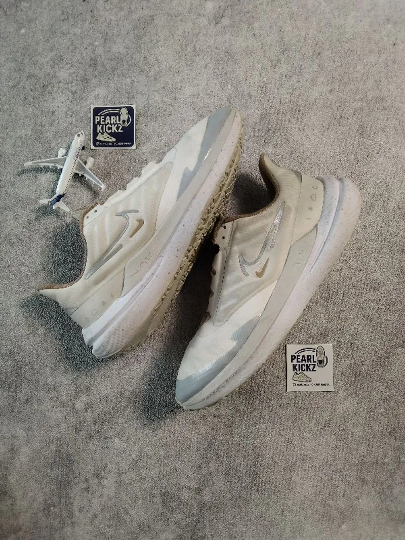 NIKE AIR ZOOM WINFLOW 9 SHIELD 'BLING' FB1863-101  photo 1