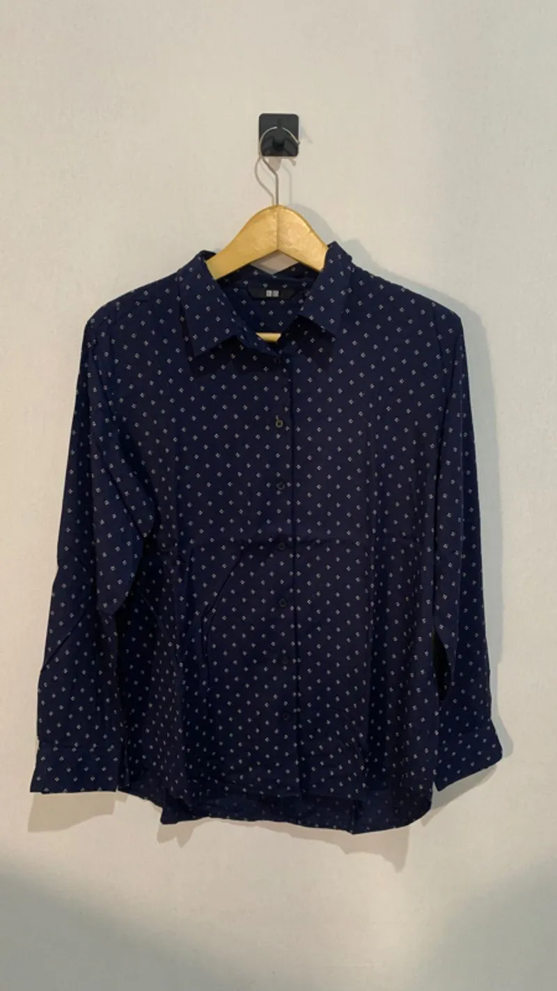 Uniqlo Kemeja Rayon Navy Motif photo 1