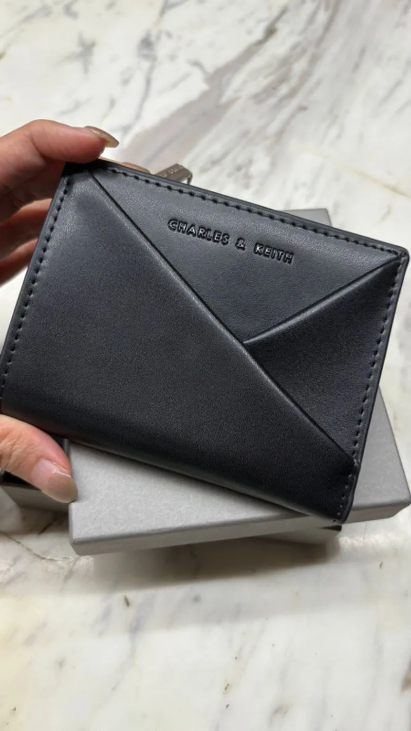 Charles n keith dompet photo 1