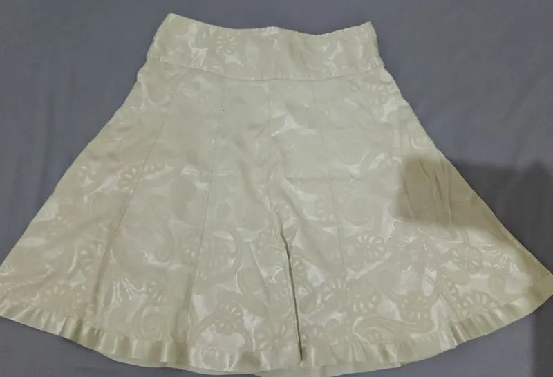 Rok Pendek Jacquard Putih Tulang photo 1