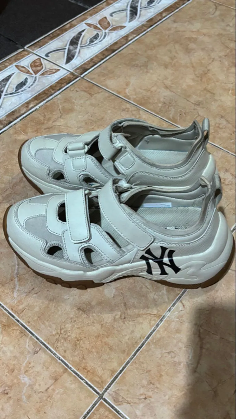 Sepatu MLB BigBall Chunky Mask NY Yankees Cream photo 1