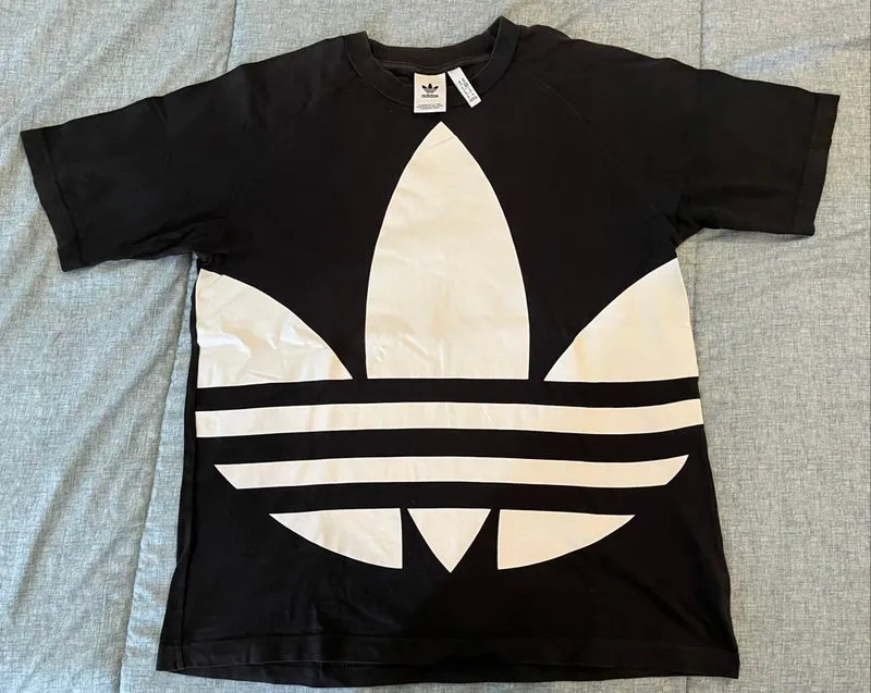 Adidas original big logo oversize photo 1