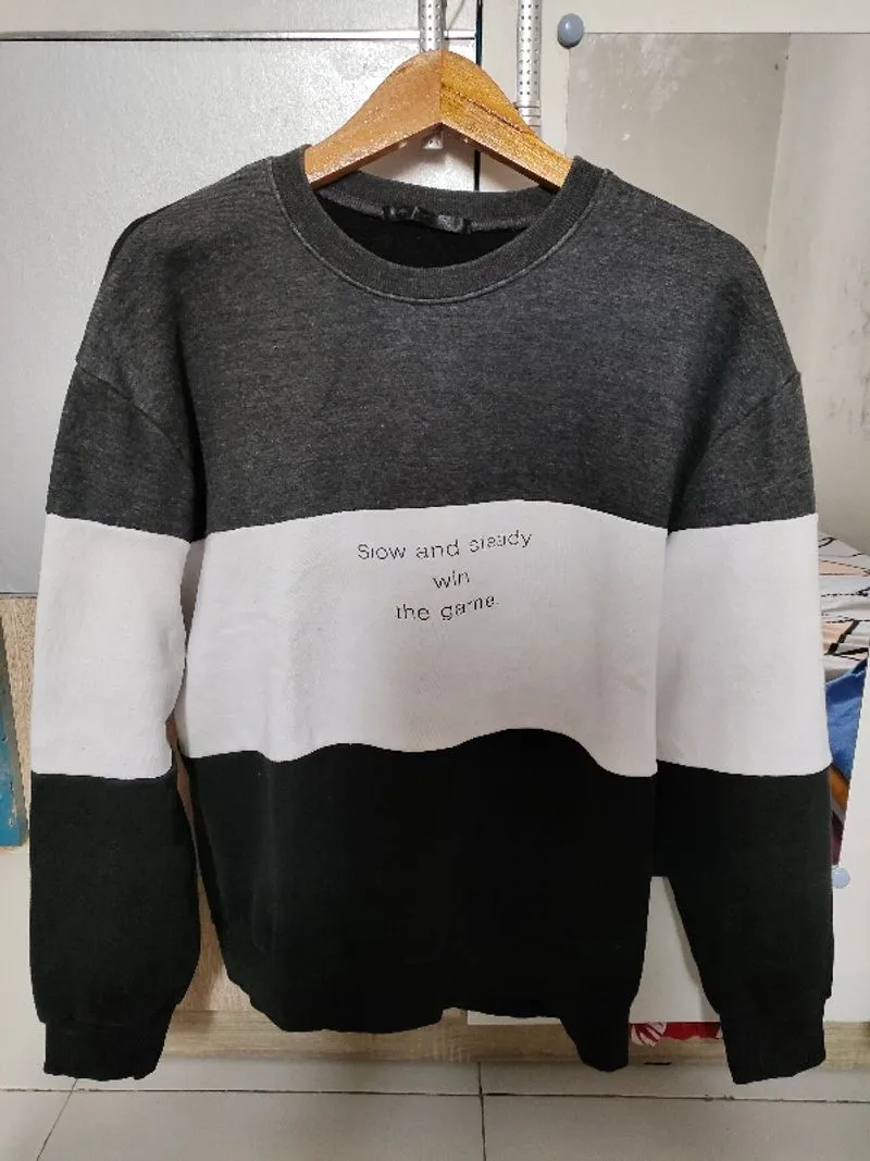 Crewneck Sweater Three Color photo 1