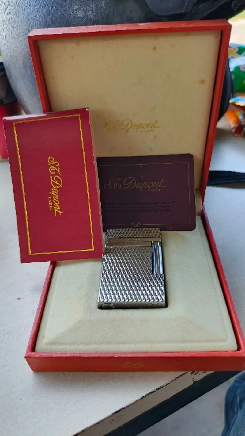 S.t dupont lighter photo 1