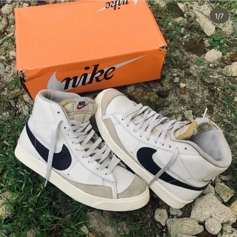 Nike Streetwear Sneakers Pria white black photo 1