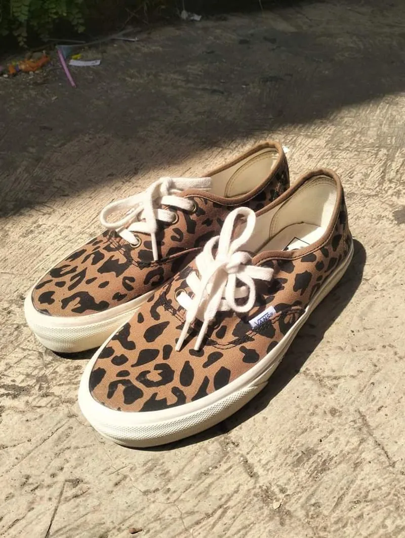 VANS Casual Sneakers Pria tan photo 1