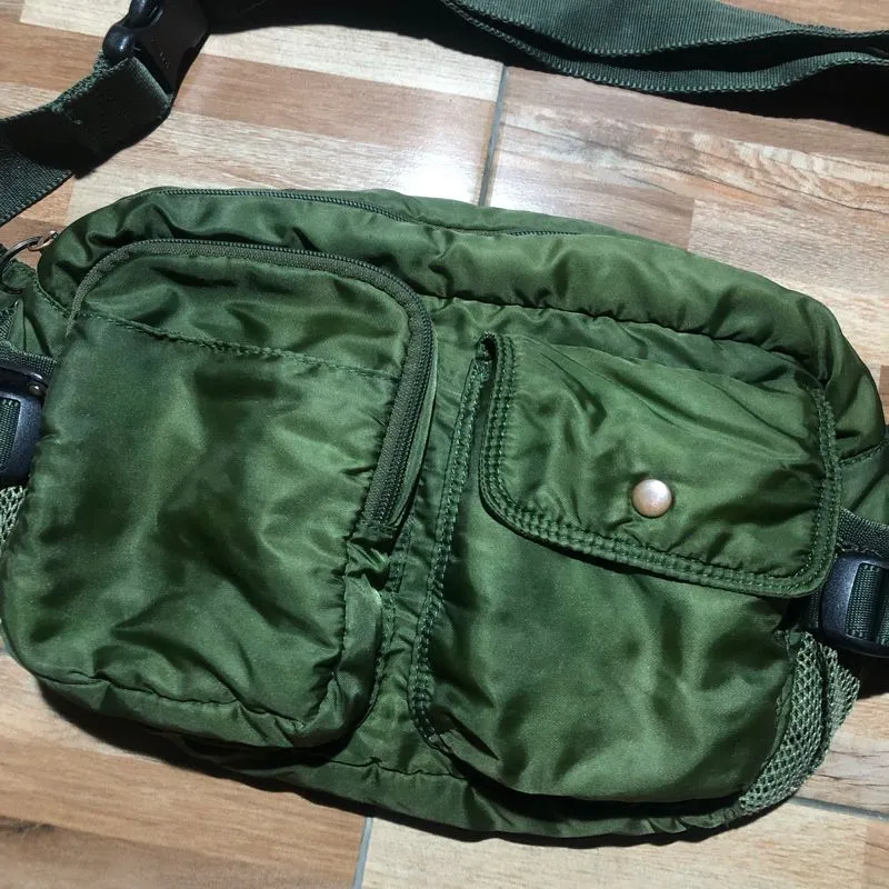 Uniqlo Waistbag Nylon (Model Tanker) Preloved