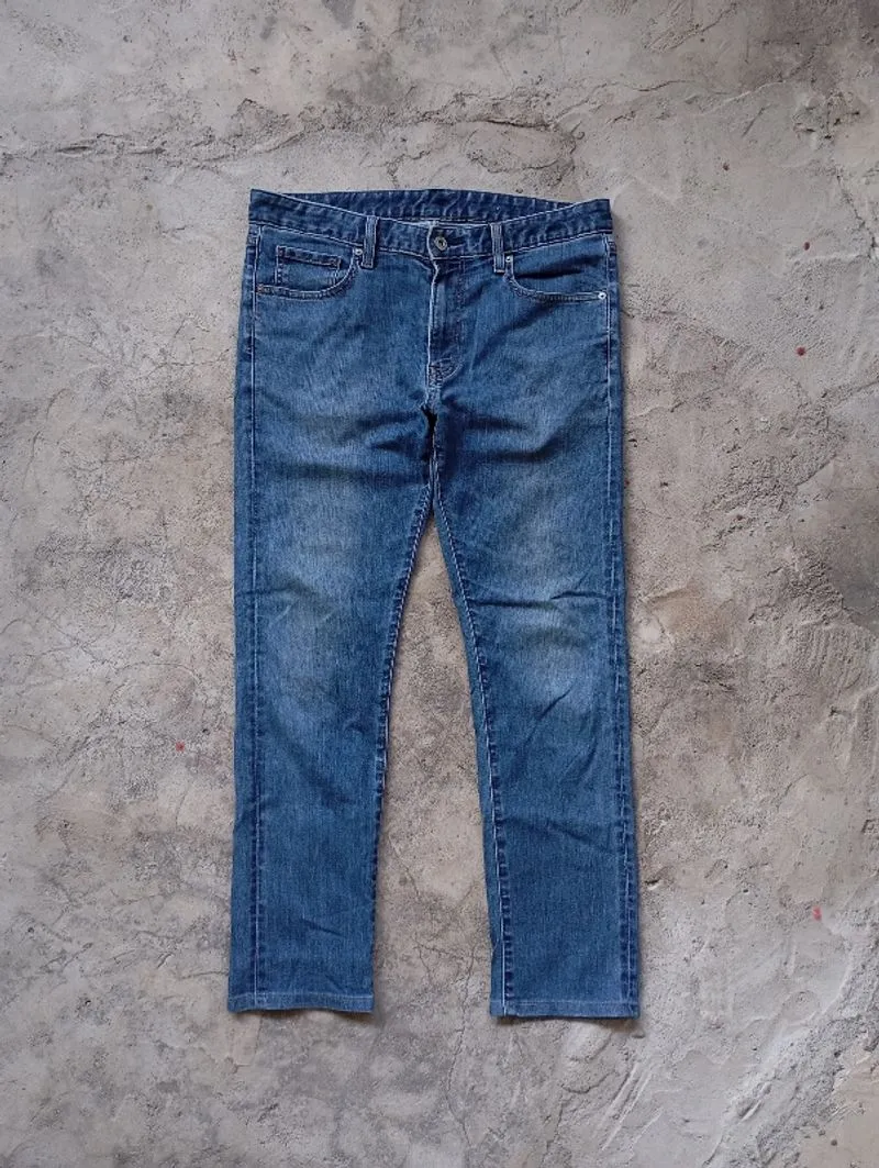 Uniqlo Skinny Tapered Low Miracle Air Denim Longpants Preloved