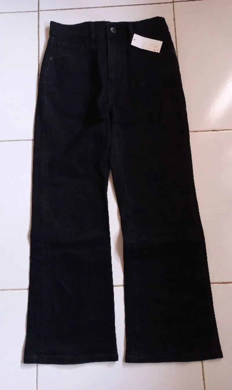 UNIQLO HITAM (UNISEX) photo 1