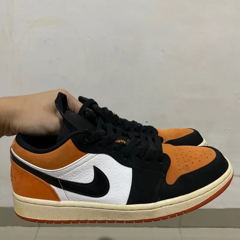 Nike Air Jordan Streetwear Sportswear Sneakers Pria white black orange photo 1