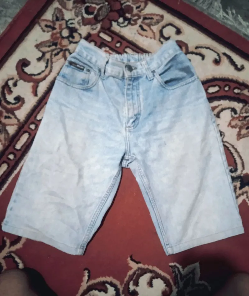 Jeans Carvil, Short photo 1