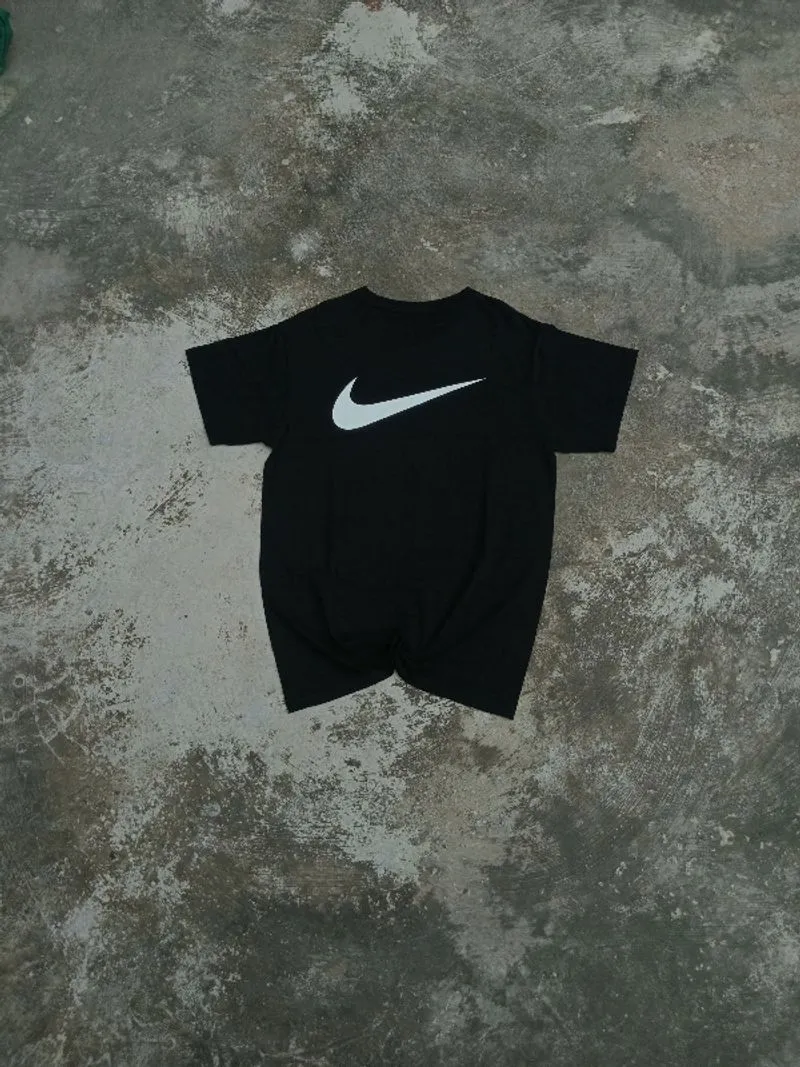 NIKE BIG logo tee photo 1