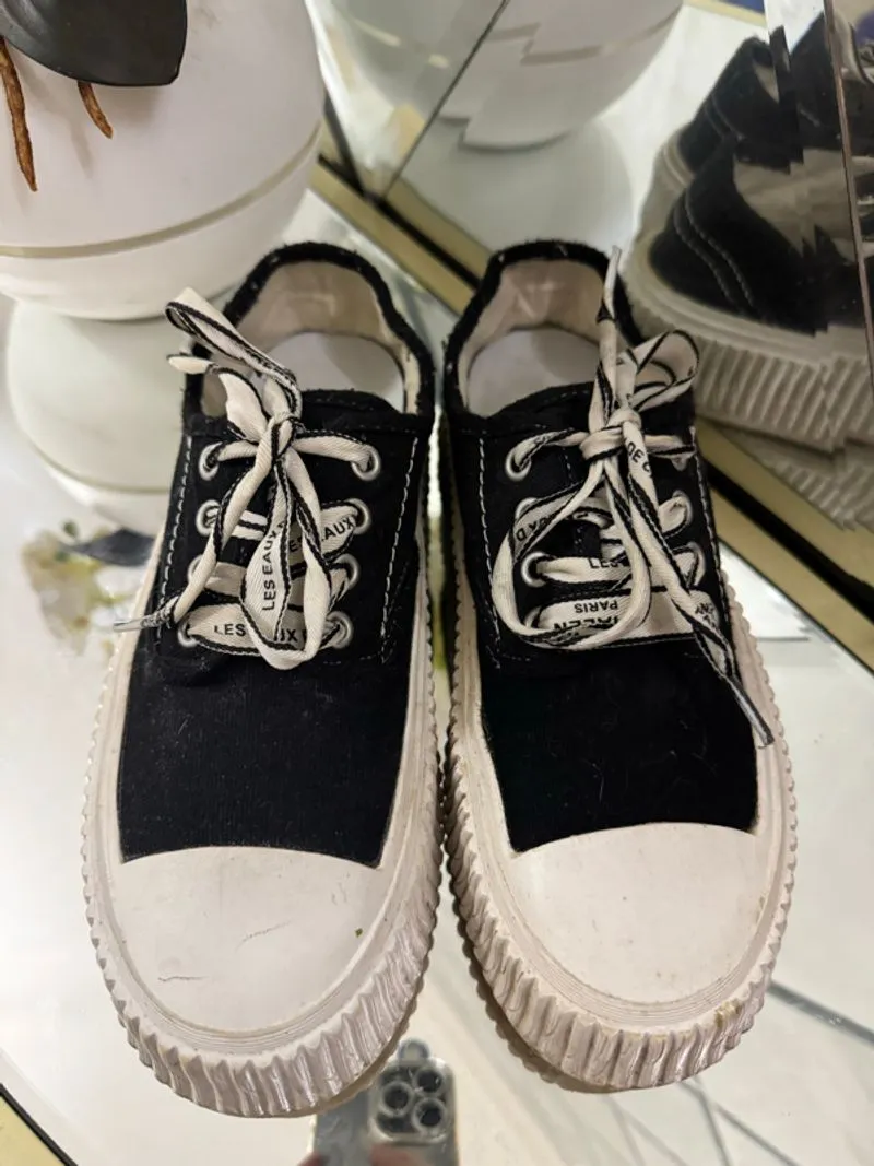 Fashion canvas sneakers photo 1