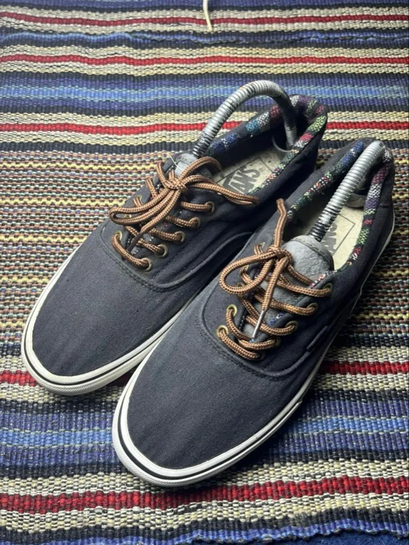 Sepatu Sneakers Vans Era photo 1