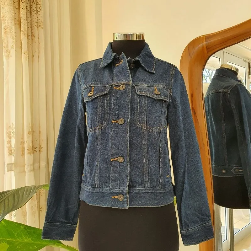 JAKET JEANS WANITA GU photo 1