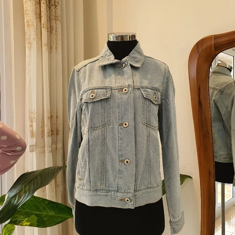 JAKET JEANS WANITA GU photo 1