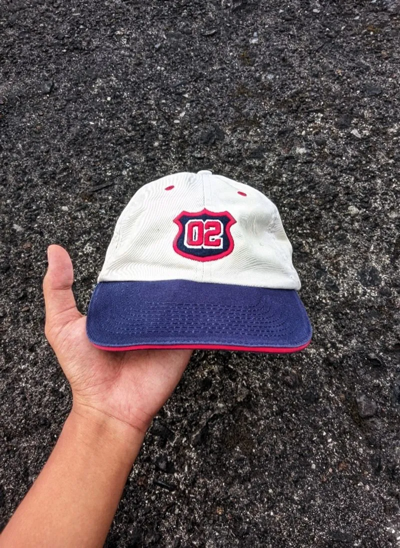 Vintage Two Tone Hat Bordir Logo photo 1