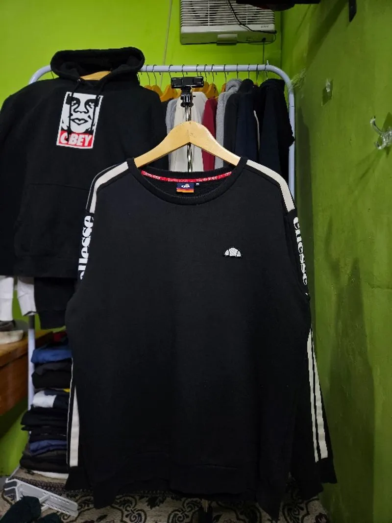Ellese Black Crewneck Tapped photo 1