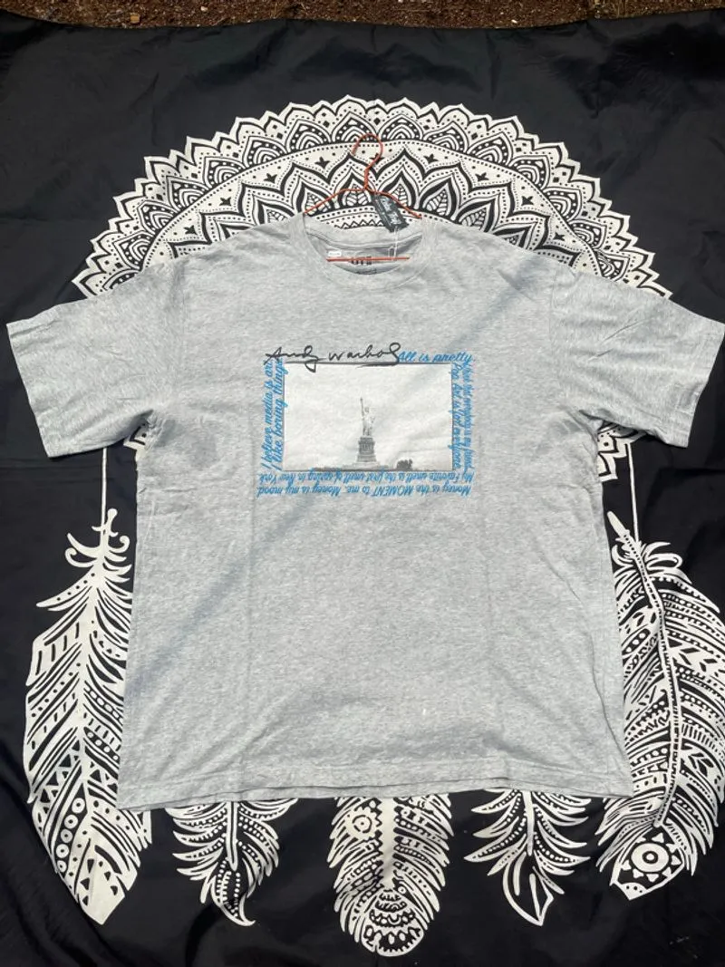 Uniqlo tee photo 1