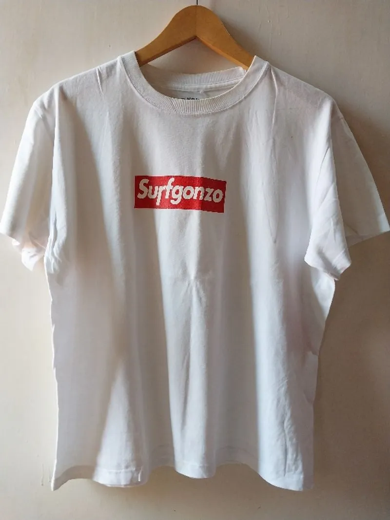 Kaos SYL Surfgonzo Atasan Lengan Pendek Unisex photo 1