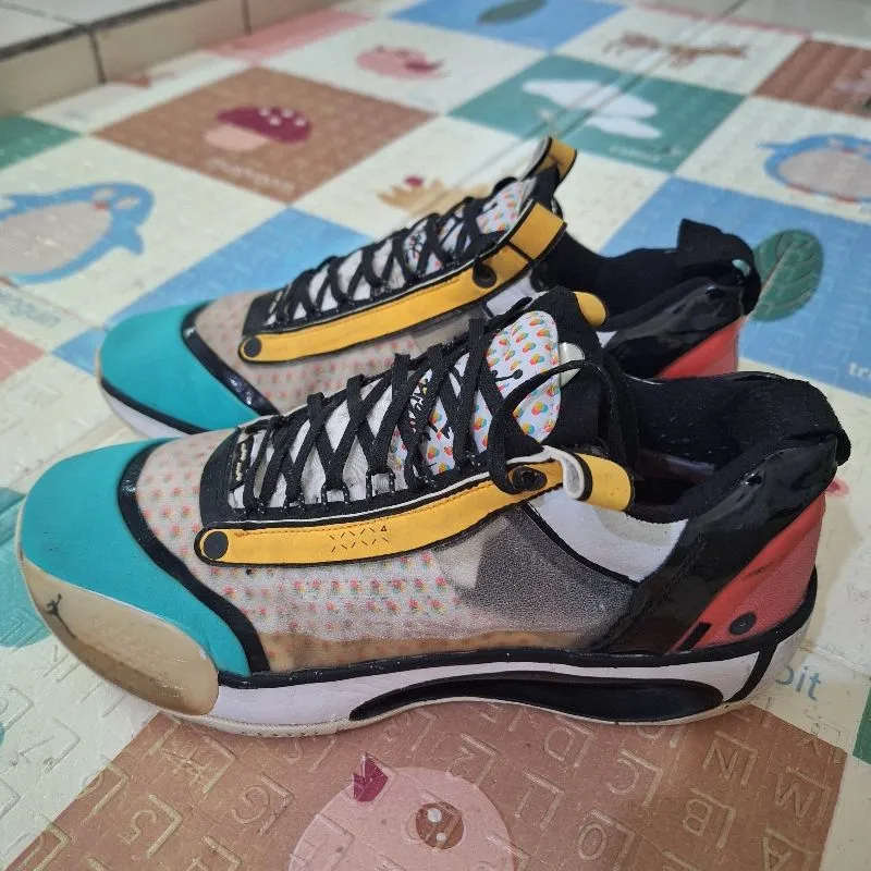 Sepatu Air Jordan 34 Pop Art  Size 44,5 / 28,5 cm photo 1
