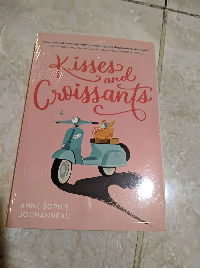 Kisses and Croissants" karya Anne-Sophie Jouhanneau. photo 1