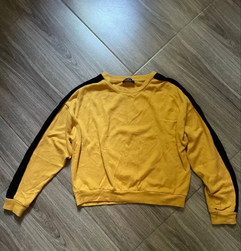 Sweater Kuning Bershka photo 1