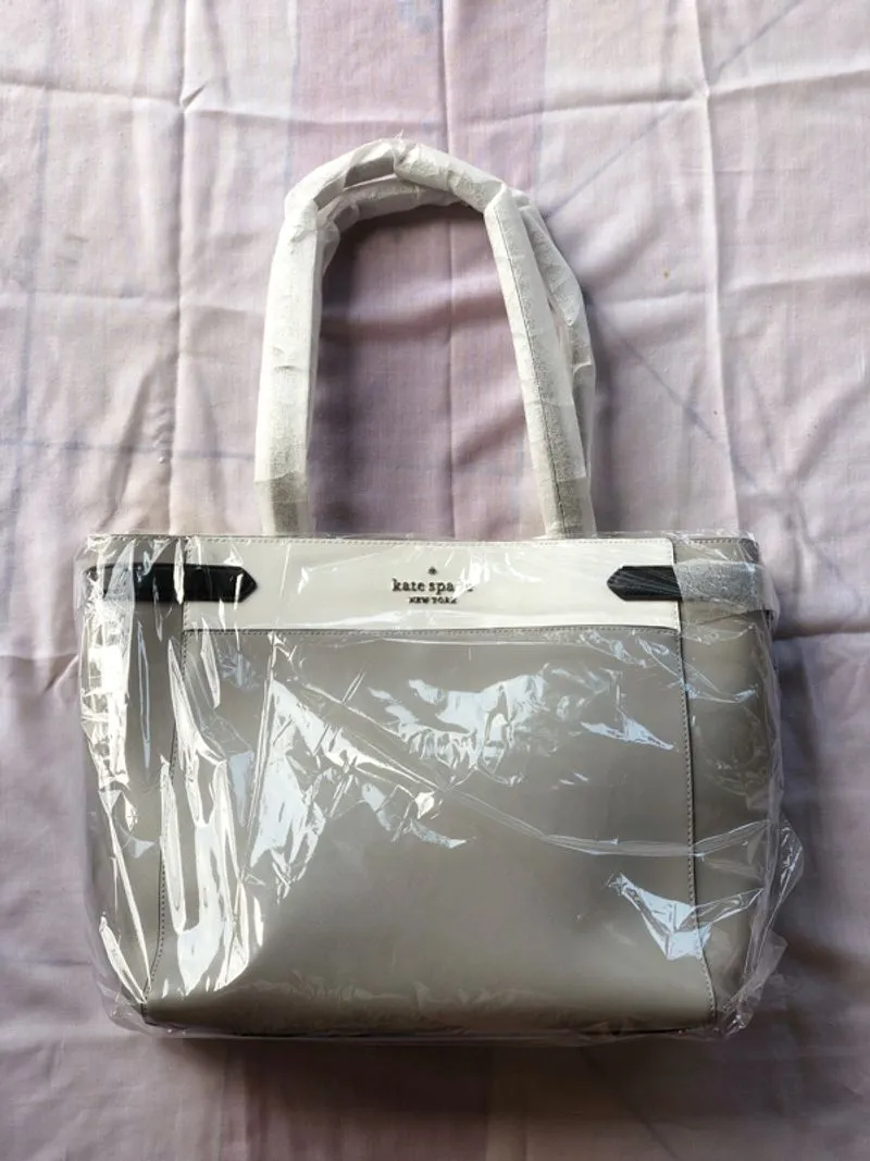 Tas Kate Spade Staci Laptop Tote in the color Nimbus Grey Mu photo 1
