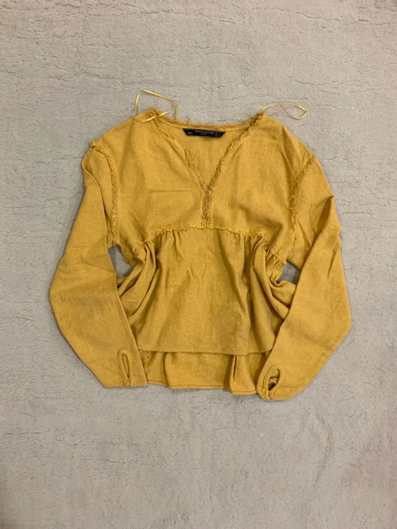 Preloved Zara Blouse Crop photo 1