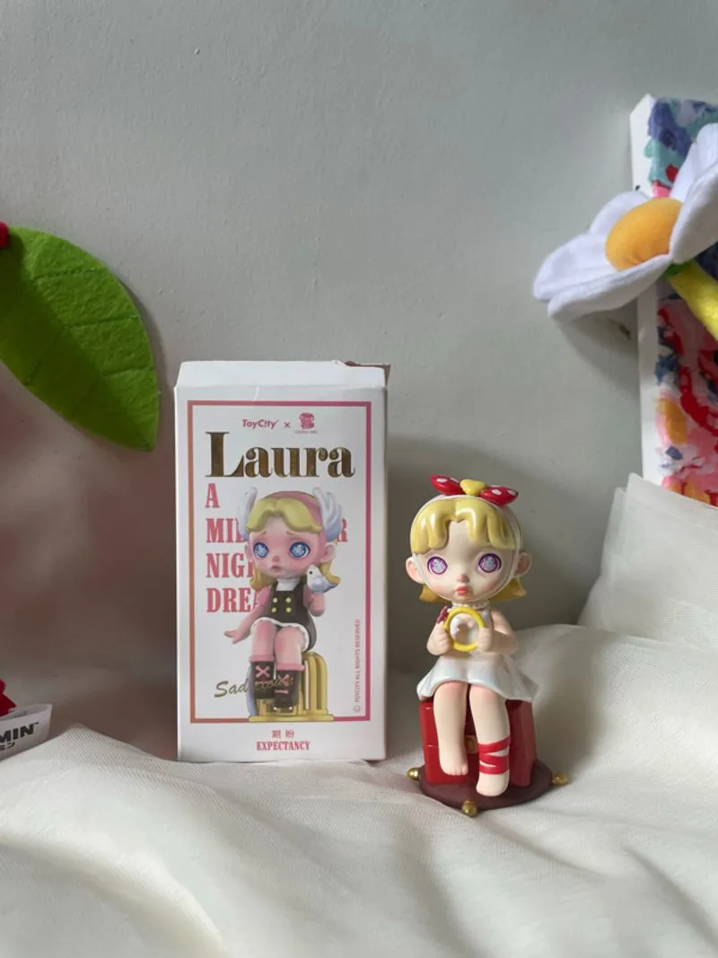 Laura blind box  photo 1