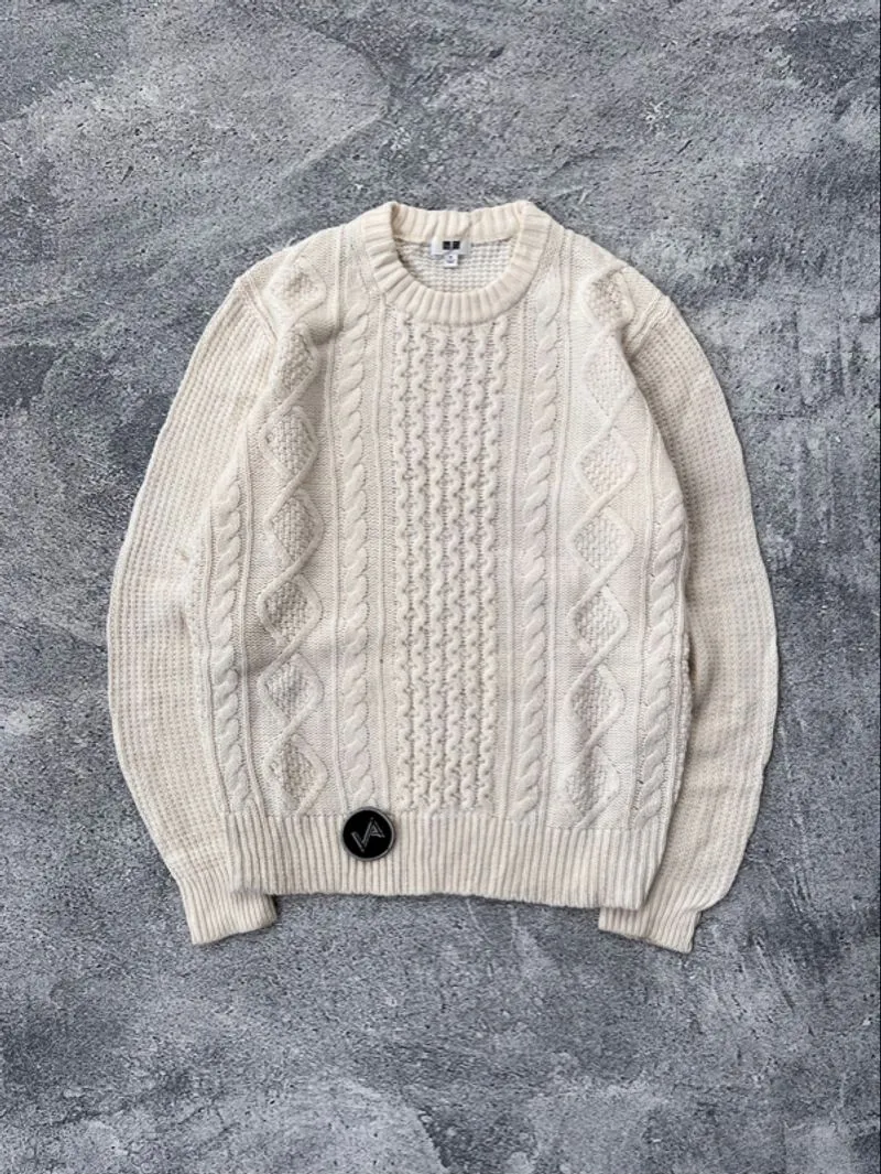Sweater Uniqlo Cableknit Rajut Full Kepang Smoke White photo 1