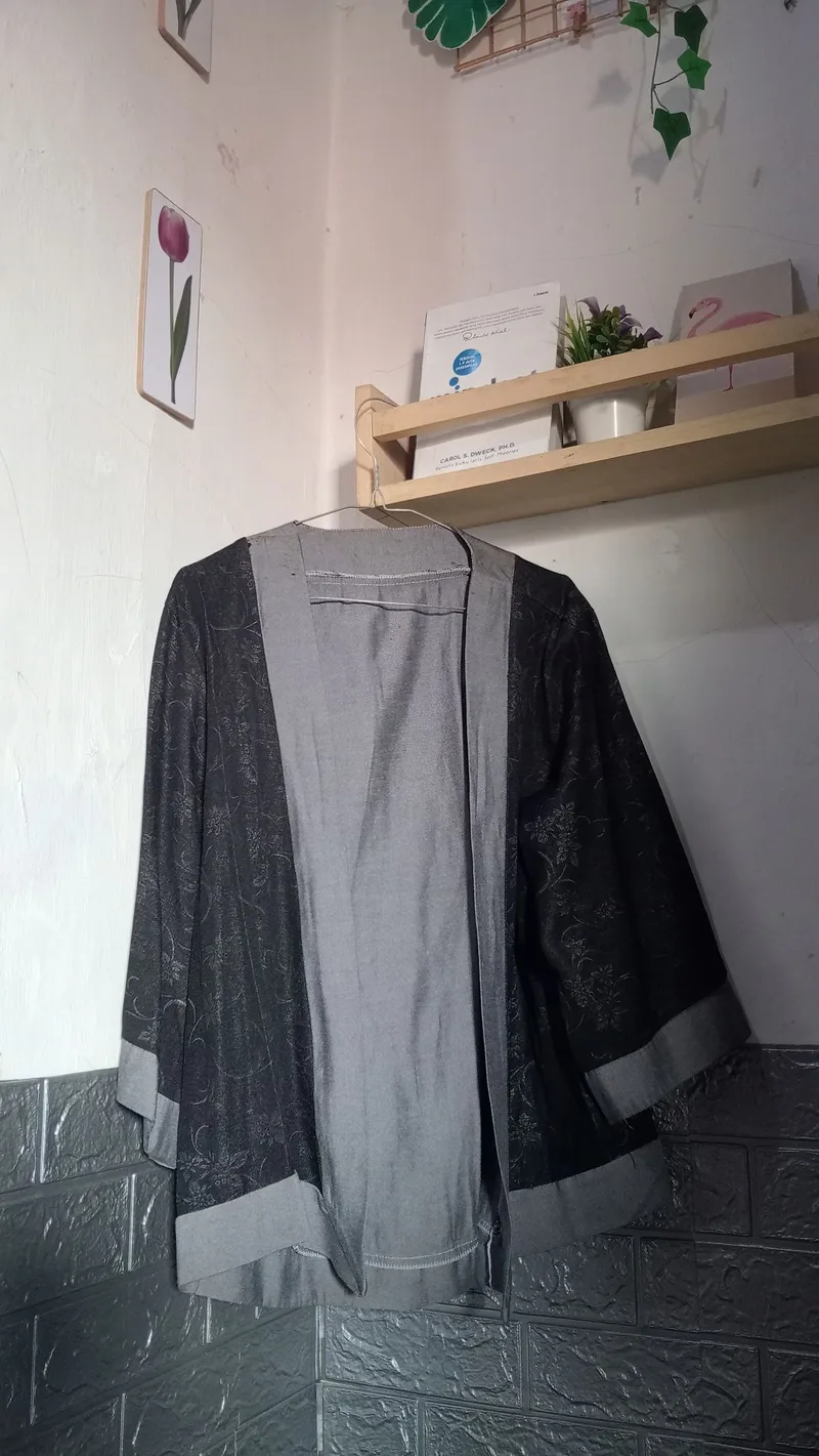 Vintage Minimalist Kimono Wanita black gray photo 1