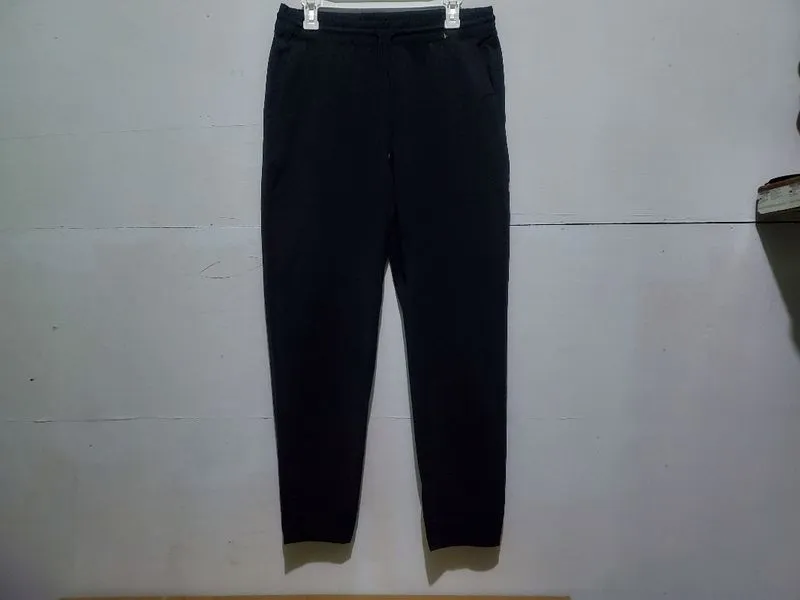 Uniqlo jogger
Panjang 101
Lebar pinggang 39 - 48 photo 1