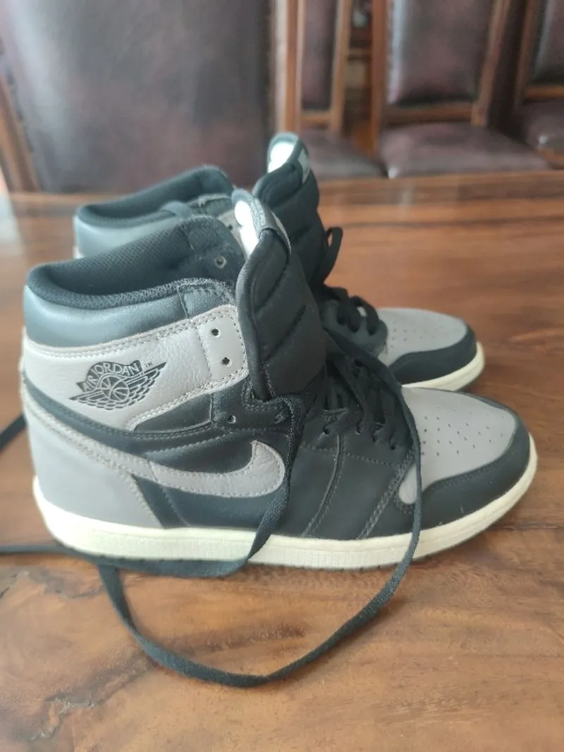 Air Jordan 1 Retro OG Shadow photo 1