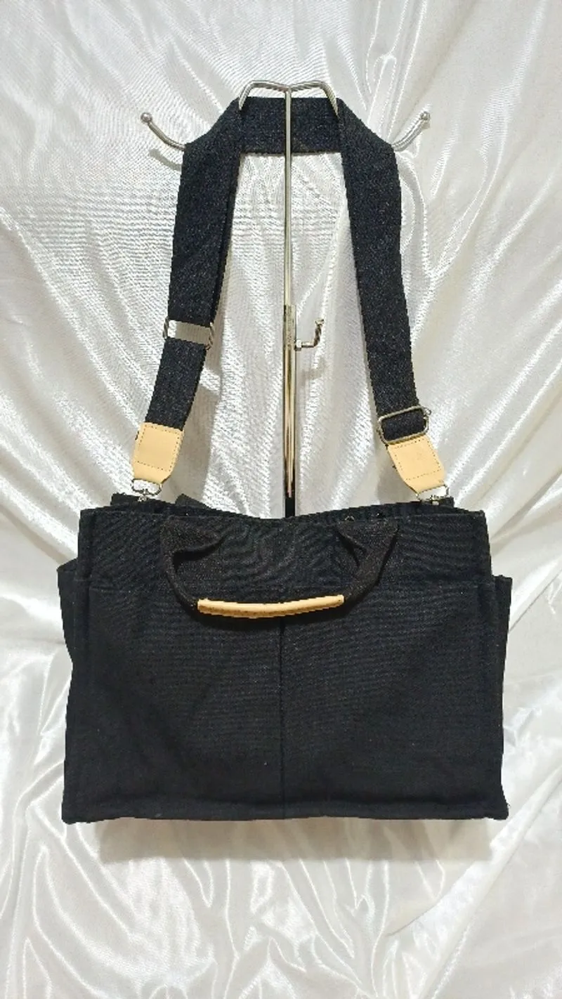 Tas Selempang Canvas Hitam Muat Banyak photo 1