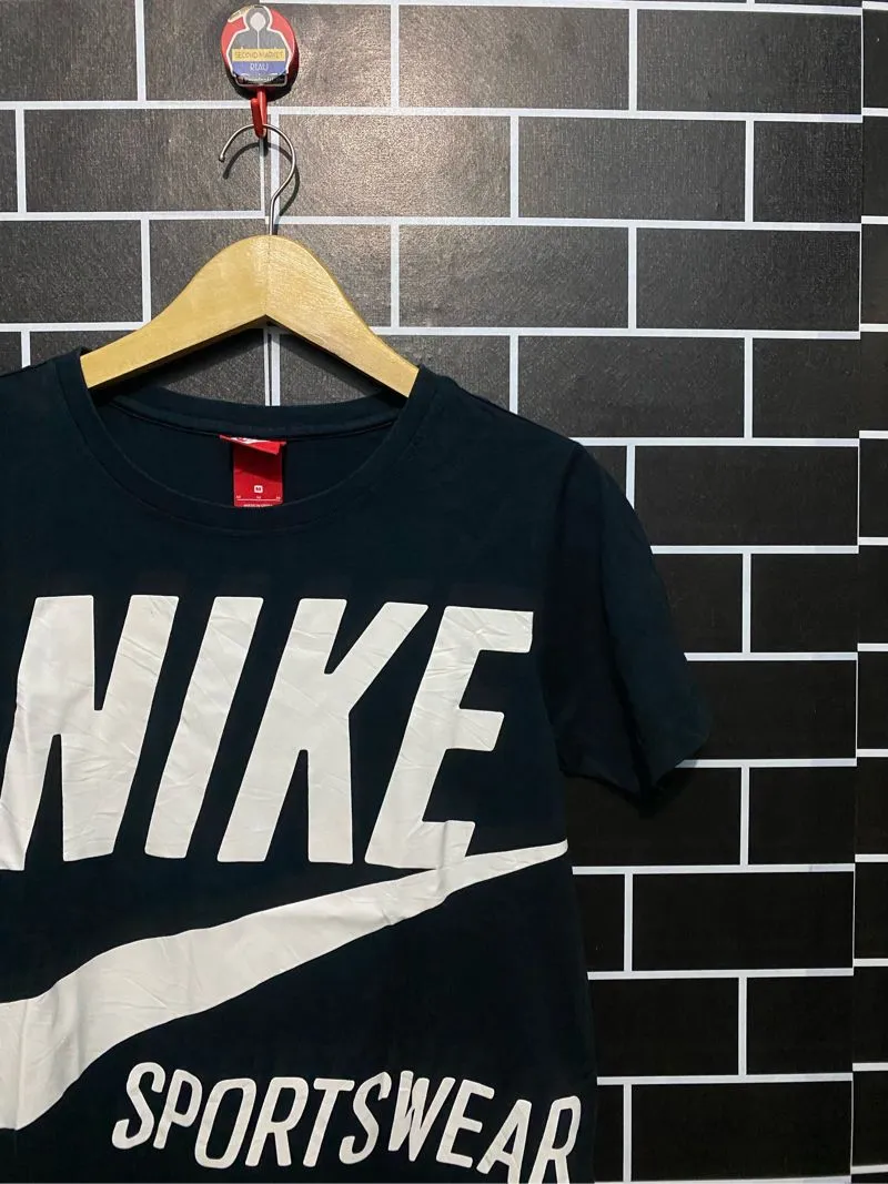 Kaos nike sportswear big swoosh AOP nike big logo photo 1