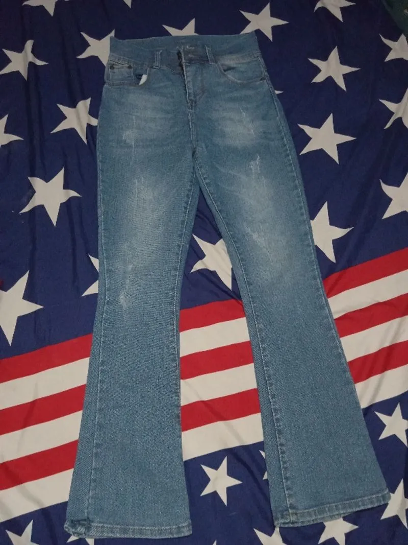 cutbry levis photo 1