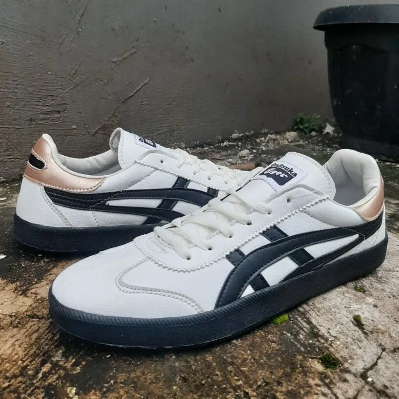 Sepatu Sneakers  photo 1